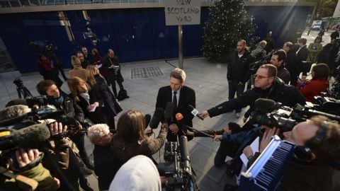 El inspector de la Policía Metropolitana de Londres, Kevin Hyland, dijo que las mujeres lloraron al ser rescatadas.