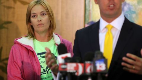 Tricia Norman, madre de Rebecca Sedwick, y su abogado, Matt Morgan, no se detienen en busca de justicia.