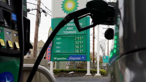 En los pasados ocho días la gasolina registró un alza de varios centavos de dólar.