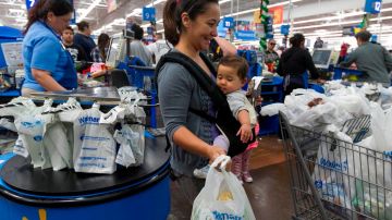 Los consumidore ya no tendrán que esperar hasta el viernes para aprovechar las grandes ofertas. Desde el mismo Día de Acción de Gracias podrán acudir a tiendas como Walmart.
