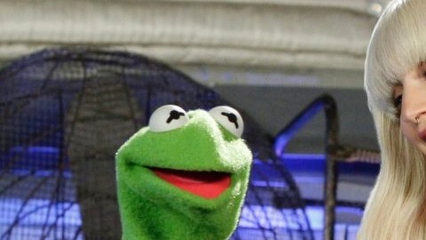 Lady Gaga cantará canciones de su nuevo disco ARTPOP con 'The Muppets'.