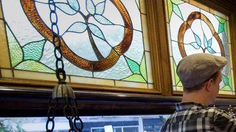 Las pequeñas empresas, con menos de 50 empleados, podrán esperar ahora hasta noviembre del 2014 para adquirir cobertura médica para sus trabajadores.