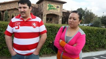 Dos ex empleados de Olive Garden eran parte de casi 70 trabajadores que tenían que corregir sus seguros sociales.