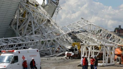 Tres personas murieron, tras colapsar una de las estructuras del estadio mundialista