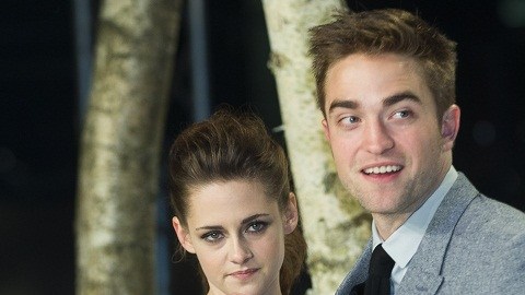 El protagonista de la saga “Crepúsculo” se encuentra en una difícil disyuntiva.