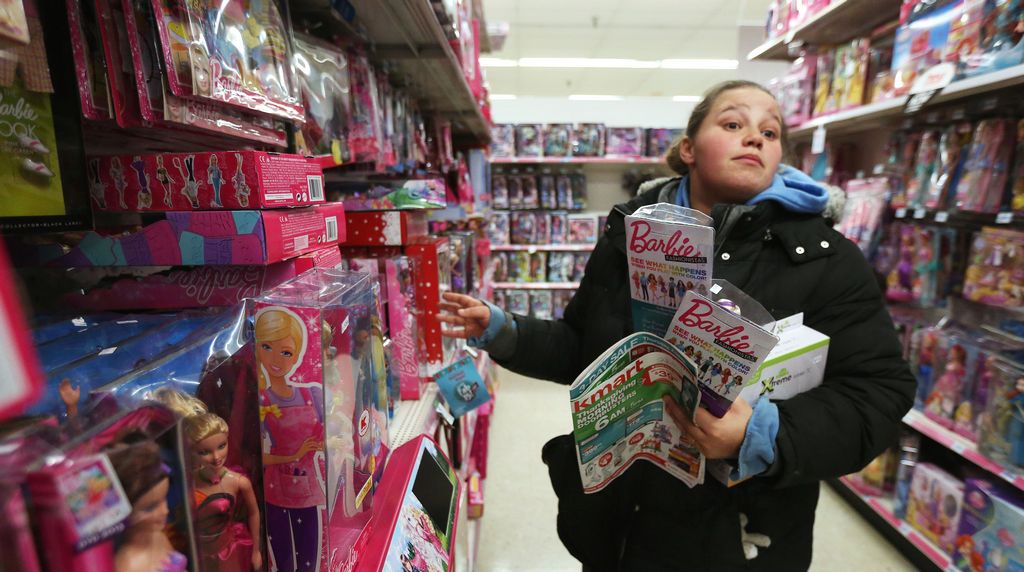Stephanie Torres, de Chicago, aprovechaba este jueves las ofertas de juguetes en Kmart, que como muchas otras mega-tiendas del país decidió abrir sus puertas el Día de Acción de Gracias.
