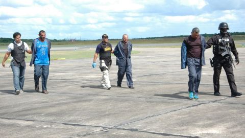 Los sudamericanos iban a bordo de una lancha rápida cuando fueron detenidos.