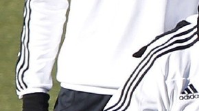 GRA109 MADRID, 29/11/2013.- El delantero portugués del Real Madrid, Cristiano Ronaldo, durante el entrenamiento del equipo hoy en la Ciudad Deportiva de Valdebebas de cara al partido de Liga que disputan frente al Valladolid, mañana sábado, en el estadio Santiago Bernabéu. EFE/Sergio Barrenechea