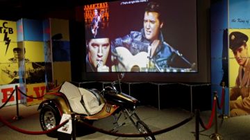 Parte del los objetos de Elvis que se exhiben el Salón de la Fama del Rock.