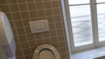 El cuarto de baño debe ser adaptado para una mejor transi