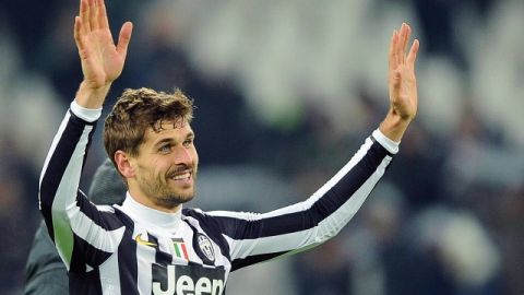 El español Fernando Llorente celebra el tanto que le dio la victoria a Juventus 1-0 sobre el Udinese.