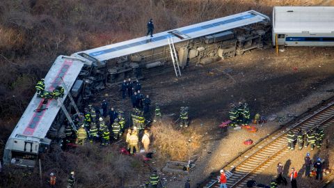 Las autoridades se enfocan en responder si el accidente fue producto de un error humano o de la maquinaria del tren.