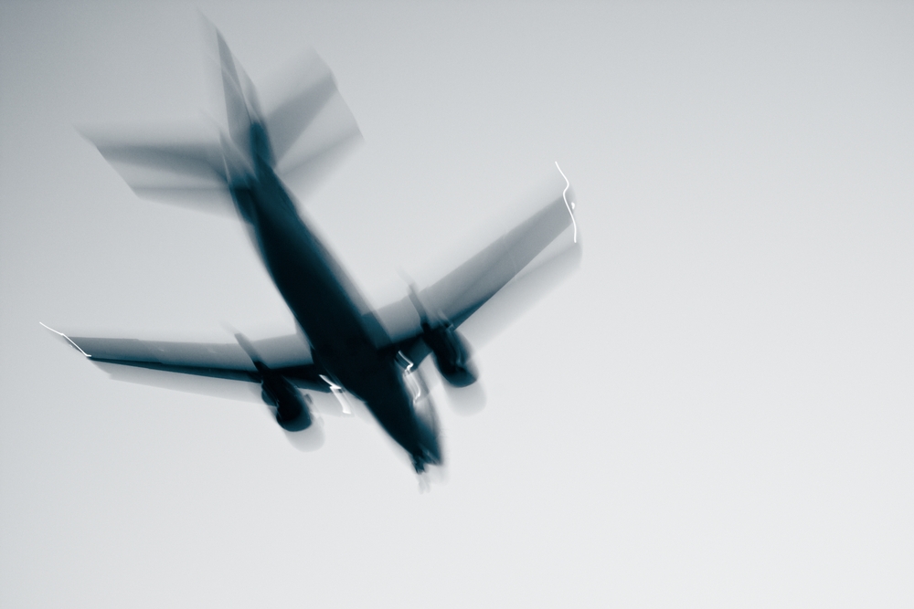 Imagen ilustrativa de un avión en pleno vuelo.