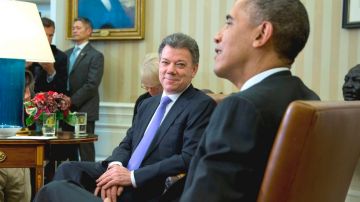 El presidente de EEUU Barack Obama recibió este martes en la Oficina Oval de la Casa Blanca a su homólogo de Colombia Juan Manuel Santos.
