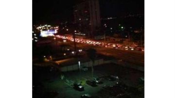 Conductores cerraron un túnel en San Juan y un puente cerca del principal aeropuerto internacional de Puerto Rico anoche.