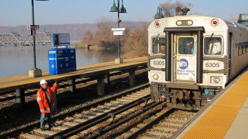 Hoy fueron reanudadas las operaciones en la ruta del tren accidentado en El Bronx.