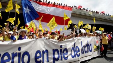 Profesores de Puerto Rico exigen sus derechos salariales.