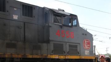 Migrantes centroamericanos junto al tren "La Bestia" enTultitlán, México.