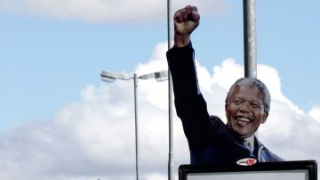 Nelson Mandela se convirtió en un símbolo de la lucha contra el apartheid dentro y fuera del país.