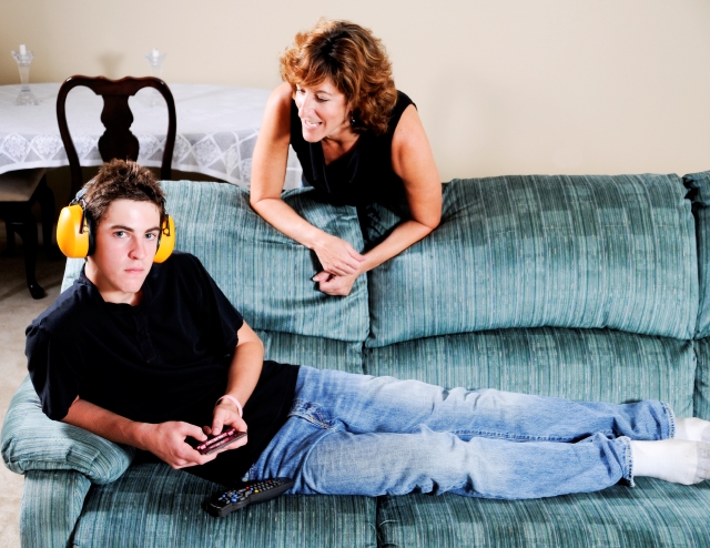 Los padres no deben caer en el error de malcriar a sus hijos, especialmente cuando son adolescentes.