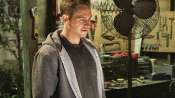 Walker (i), quien protagonizaba a Brain O'Connor en la saga “Fast and Furious", junto a Vin Disel (d).