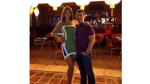 "Celebrando la vida y nuestra familia con mi esposo bello!", escribió Mendoza junto a esta foto en su Twitter.