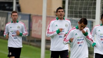 Integrantes de la selección mexicana durante un práctica para enfrentar a Nueva Zelanda, al que golearon en los dos partidos del repechaje y  aseguraron su boleto.