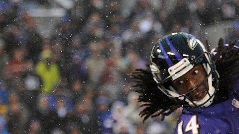 El receptor abierto de los Ravens Marlon Brown anota en la segunda mitad.