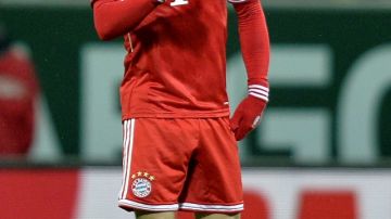 Franck Ribery  levanta el pulgar en señal de festejo.