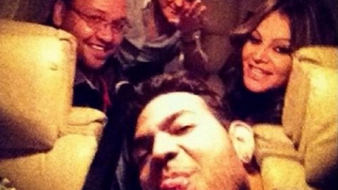 La última foto de Jenni River con sus compañeros de viaje en la avioneta que minutos después se accidentaría causándoles la muerte.