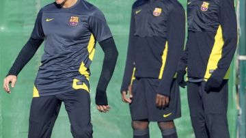 Alexis Sánchez (izq.) Jean Marie Dongou (c) y Neymar durante una práctica del Barcelona.