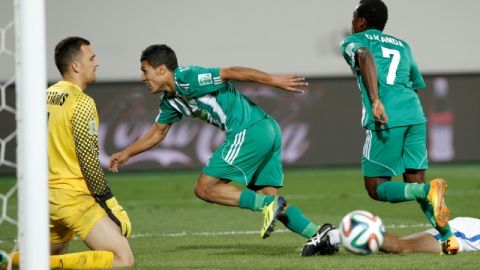 Abdelilah Hafidi (centro) corre a celebrar el triunfo del Raja Casablanca 2-1 sobre Auckland City FC en el Mundial de Clubes.