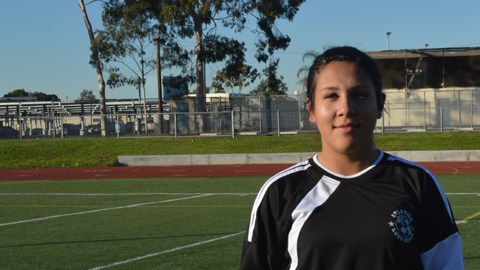 Leslie Landeros confía en poder llegar a ser enfermera y combinar su pasión con el fútbol.
