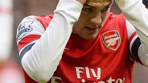 Jack Wilshere, del Arsenal, lamenta la goleada sufrida ayer ante el Manchester City.