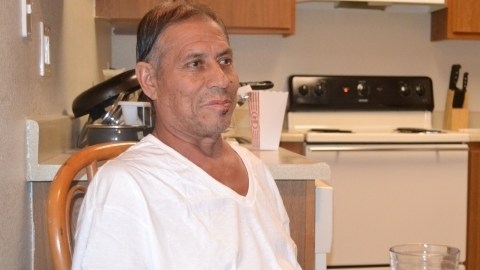 Muchos no saben si quedarse a recibir un limitado tratamiento médico  o regresar con su familia a sus países de origen.