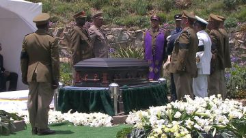 Los restos del expresidente sudafaricano fue enterrado en su aldea natal.