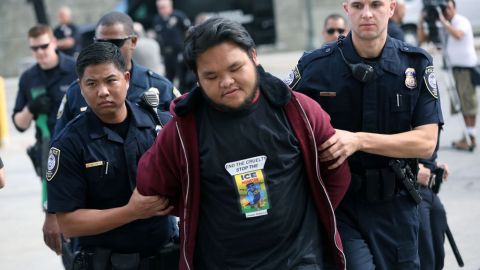 La protesta fue parte de una serie de acciones de desobediencia civil que piden al presidente Obama frenar las deportaciones.