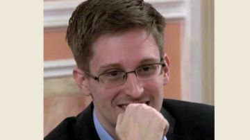 Edward Snowden escapó en el último minuto de la Justicia estadounidense desde su escondite en Hong Kong para acabar en el aeropuerto de Moscú.