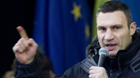 Vitali Klitschko  renunció a su título mundial  para aspirar a la presidencia de Ucrania.