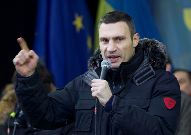 Vitali Klitschko  renunció a su título mundial  para aspirar a la presidencia de Ucrania.