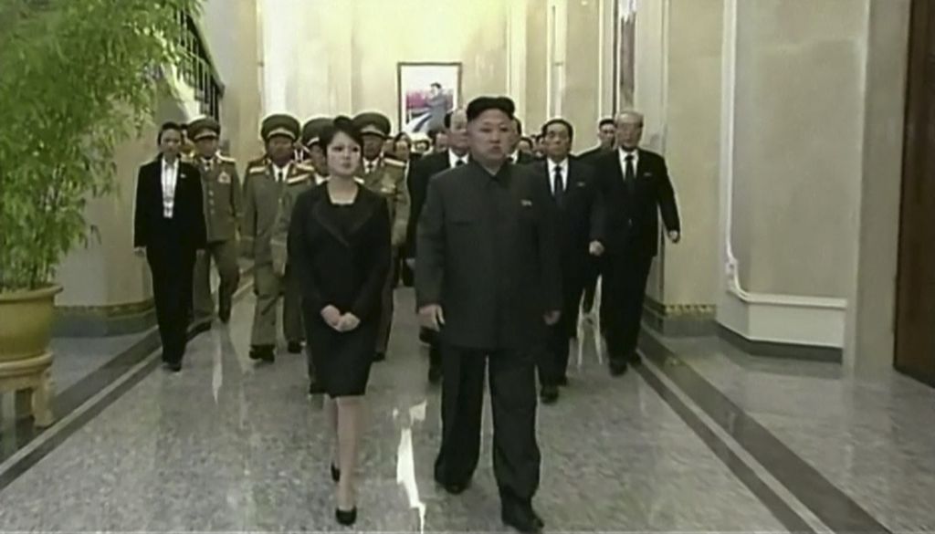 Kim Jong Un recibió el respaldo de su equipo de funcionarios.