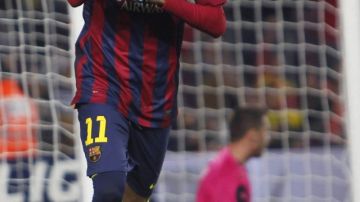 Neymar celebra su anotación, la tercera del Barcelona, en el duelo   ante el Cartagena de  la Cuarta División de España en el Camp Nou.