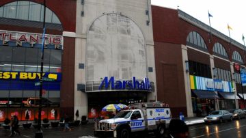 La vigilancia policial se ha  intensificado en complejos comerciales, como en el mall Atlantic Center de Brooklyn, a raíz de recientes hechos violentos en esos lugares.
