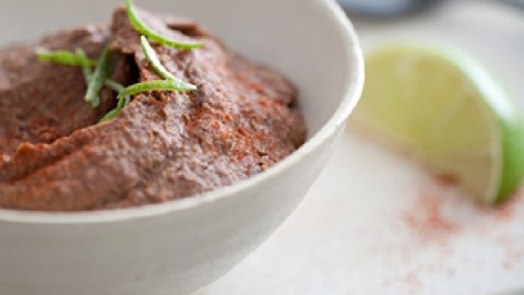 La salsa de frijoles ahumados es una opción baja en grasas.