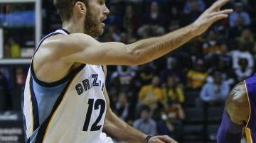 Kobe Bryant en el partido del 17 de diciembre contra los Memphis Grizzlies, en el que se lesionó la rodilla izquierda.