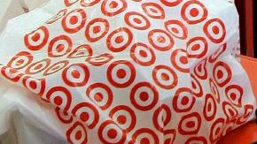 Expertos en seguridad dicen que los piratas cibernéticos tienen que haber metido malware en las terminales donde los clientes pasan sus tarjetas de crédito, o interceptaron la información de los clientes mientras se transmitía a sus procesadores de tarjetas de crédito