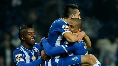 Héctor Herrera anotó el cuarto gol en la goleada 4-0 del Porto sobre el Olhanense