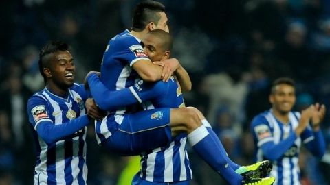 Héctor Herrera anotó el cuarto gol en la goleada 4-0 del Porto sobre el Olhanense