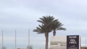 El cuerpo del presunto sicario fue tomado por sus compañeros, según dijeron las autoridades.