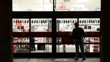 Algunas tiendas permanecerán abiertas 100 horas continuas para que clientes hagan sus compras navideñas.